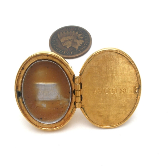 Vintage Cameo Avon Perfume Locket Ring 8.5 - Picture 9 of 9